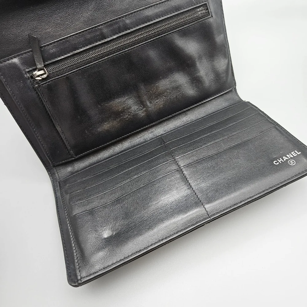 🖤CHANEL Authentic Black Quilted Patent Leather Clutch/Wallet🖤